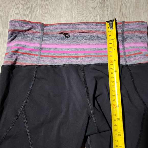 Lululemon crop leggings size 6 - Picture 3 of 5